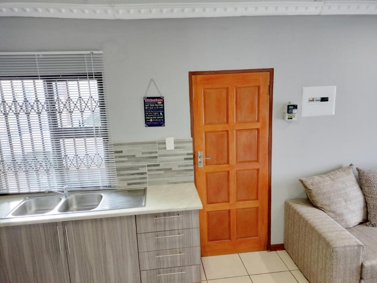 Sunrise Guesthouse Pretoria-Noord Esterno foto