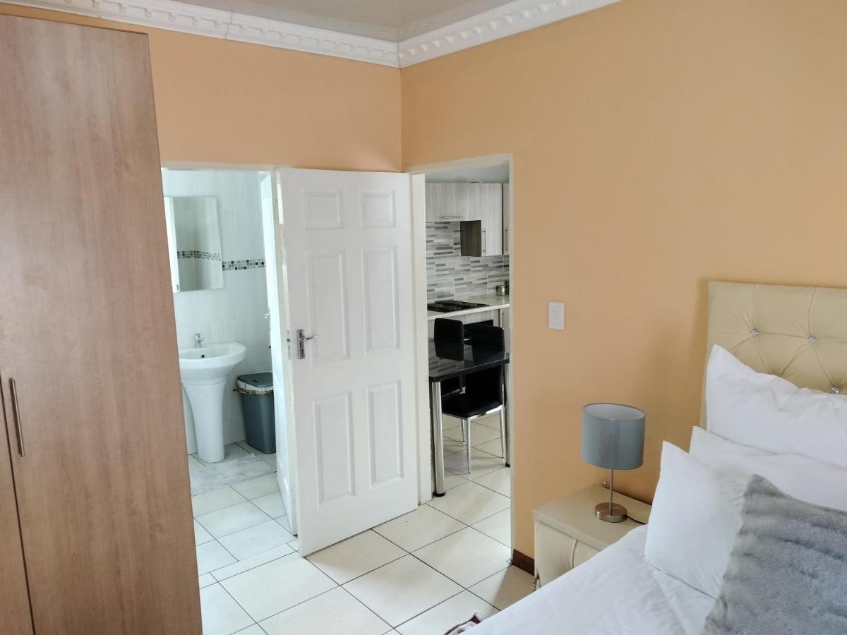 Sunrise Guesthouse Pretoria-Noord Esterno foto